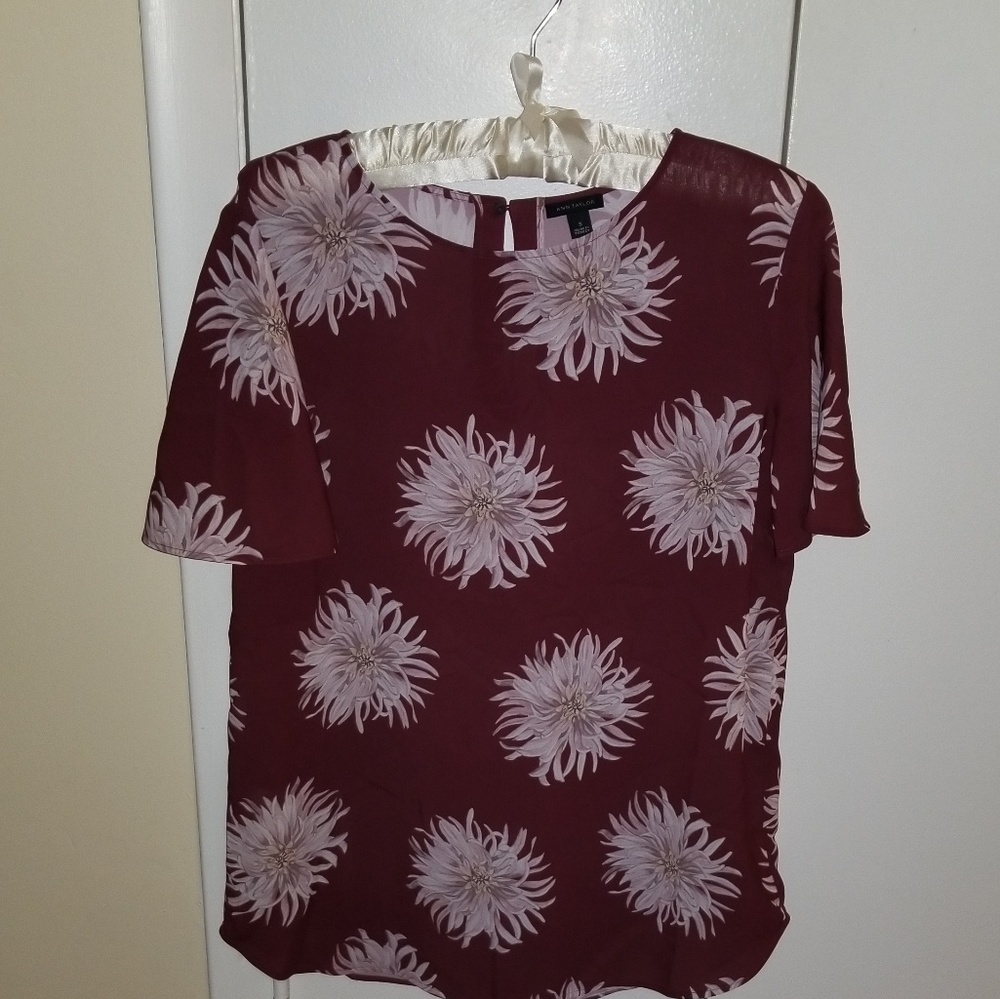 NWOT Ann Taylor Flowered Top
